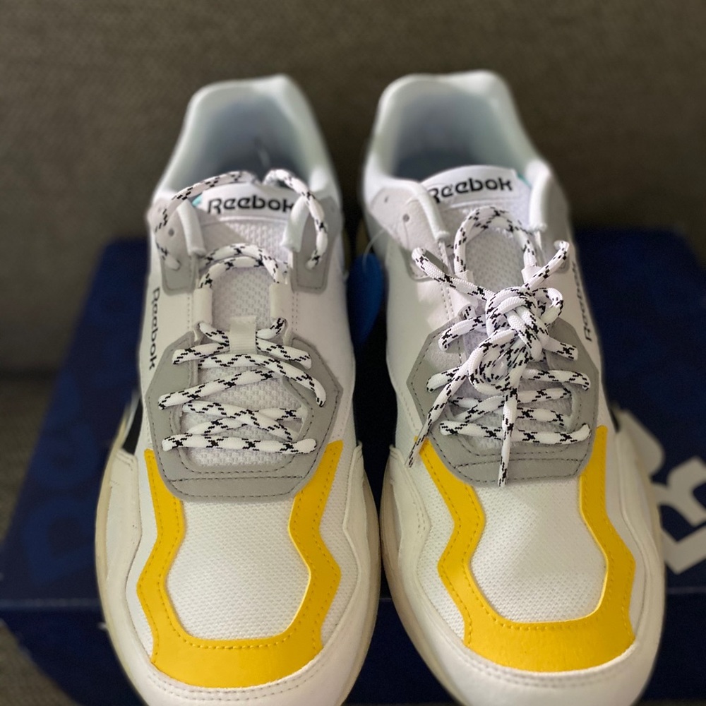 🆕 Reebok sneakers